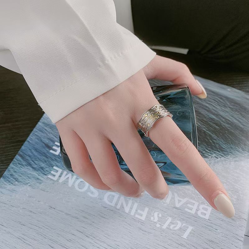 Female Uneven Meteor Shower Ring